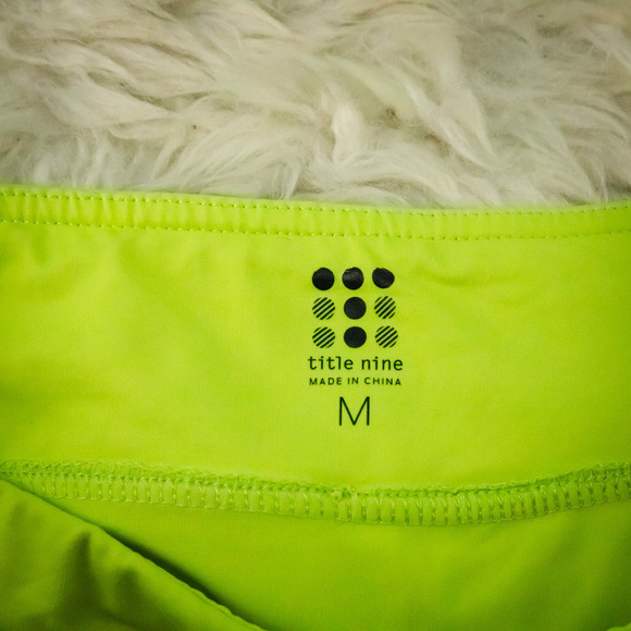 Title Nine Size Medium M Lime Green Breeze Contrast Stitching Pull On Skort - Picture 3 of 6